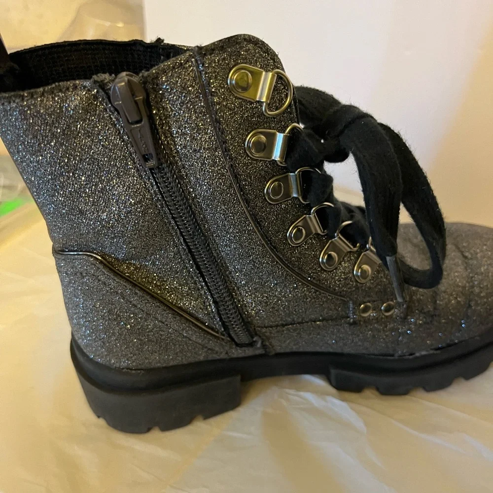 JUSTICE YOUTH SIZE‎ 1 GIRLS SLIVER GLITTER LACE UP ZIP ANKLE BOOT